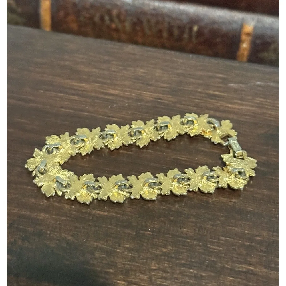 Vintage Napier Gold Tone Leaf‎ Link Bracelet Signed Textured Botanical Design